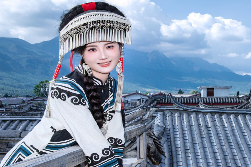 巴莫曲布嫫：神图咒符与仪式象征 ——大凉山彝族毕摩宗教绘画中的神话原型