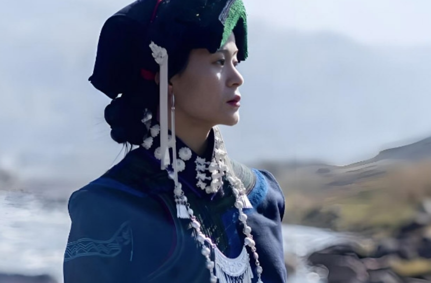 阿育有古莫（彝绣非遗传承人）